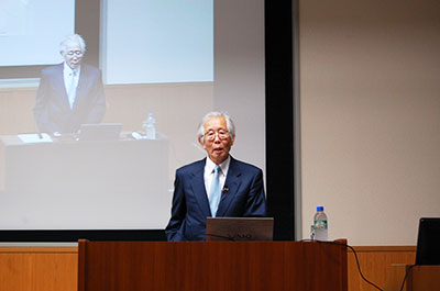 図5　白川英樹 先生　学術講演会「私の歩んだ道　～導電性高分子発見の偶然と必然～」（平成24年5月、山口大学工学部にて）
