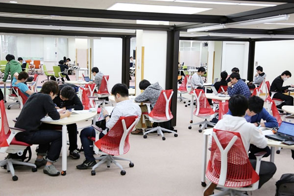 図1 AIAでの学修の様子