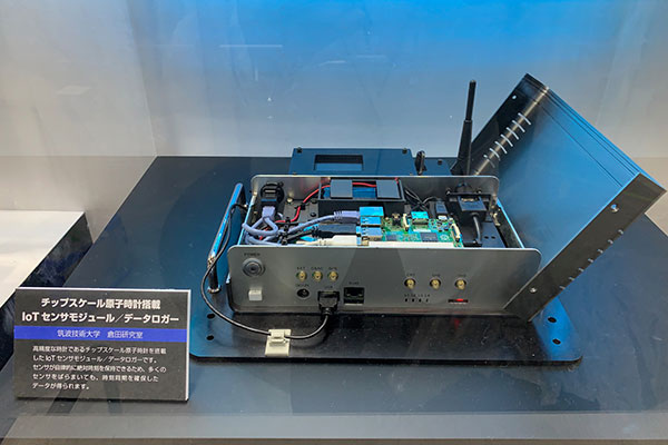 チップスケール原子時計を搭載したセンサ　