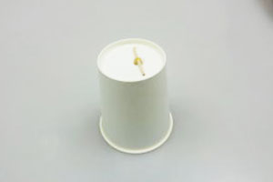 外に出した輪ゴムに爪楊枝を通して、止めます。