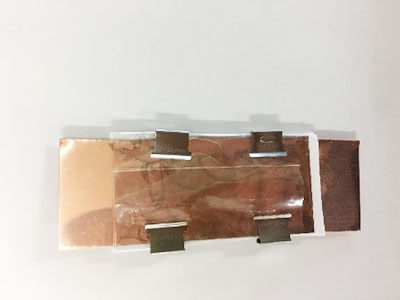 図6　ラップで包み固定し、スーパーキャパシタの完成図。