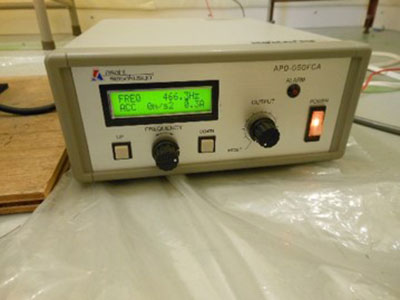 砂をうすく、まく