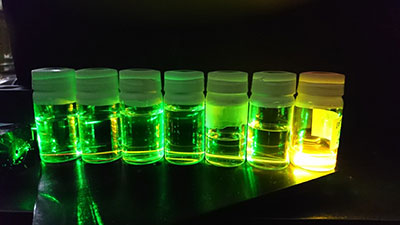 部屋の光（蛍光灯）を消した場合。