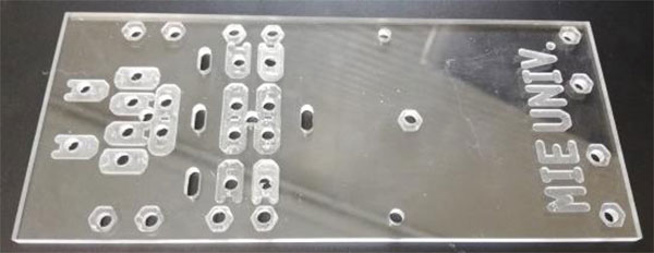 Fig. 6 切削加工したアクリル板