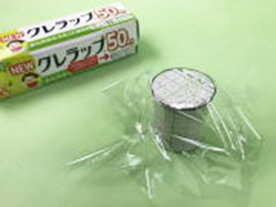 ラップにしわが寄らないように注意してください。