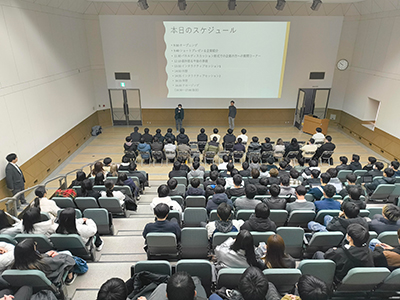 大学・企業・行政が手を組む2年間の実践型PBL「システム創成プロジェクト」