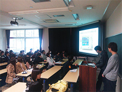 座学「電子回路」での実践的授業 座学「電子回路」での実践的授業